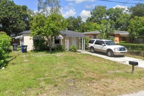 House in Fort Lauderdale, Florida 4 bedrooms № 195005 - photo 18