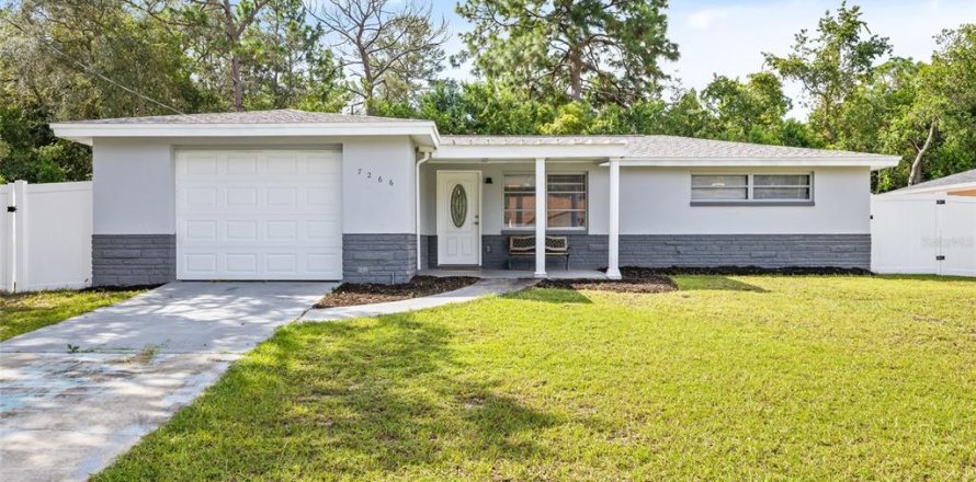 House in Spring Hill, Florida 3 bedrooms, 106.28 sq.m. № 1349789