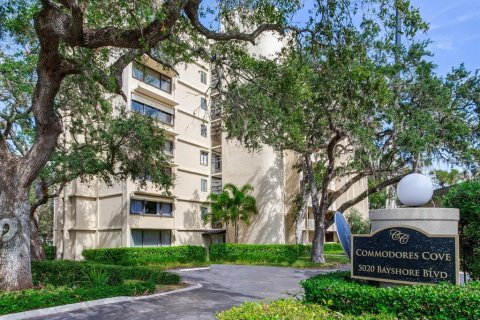 Condo in Tampa, Florida, 2 bedrooms  № 1436603 - photo 1