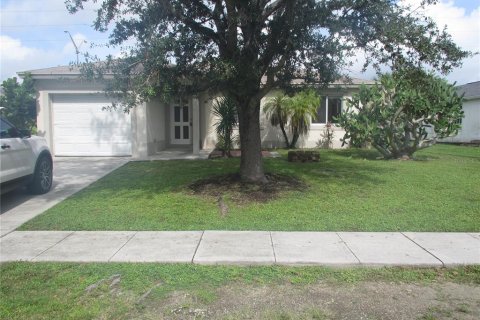 Casa en alquiler en Port Charlotte, Florida, 3 dormitorios, 145.58 m2 № 1388582 - foto 1