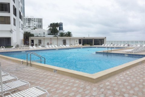 Copropriété à louer à Hollywood, Floride: 2 chambres, 123.56 m2 № 195937 - photo 6