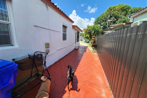 Casa en venta en Miami, Florida, 2 dormitorios, 197.88 m2 № 1360605 - foto 7