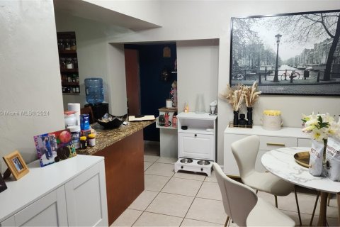 Casa en venta en Miami, Florida, 2 dormitorios, 197.88 m2 № 1360605 - foto 14