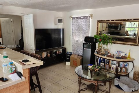 House in Miami, Florida 2 bedrooms, 197.88 sq.m. № 1360605 - photo 18