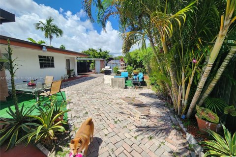 Casa en venta en Miami, Florida, 2 dormitorios, 197.88 m2 № 1360605 - foto 11