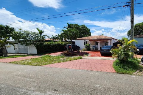 Villa ou maison à vendre à Miami, Floride: 2 chambres, 197.88 m2 № 1360605 - photo 3