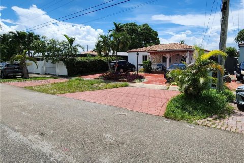 Villa ou maison à vendre à Miami, Floride: 2 chambres, 197.88 m2 № 1360605 - photo 5