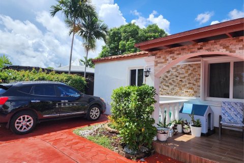 Casa en venta en Miami, Florida, 2 dormitorios, 197.88 m2 № 1360605 - foto 4