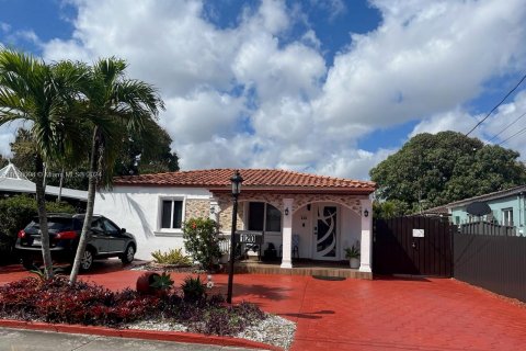 Casa en venta en Miami, Florida, 2 dormitorios, 197.88 m2 № 1360605 - foto 1