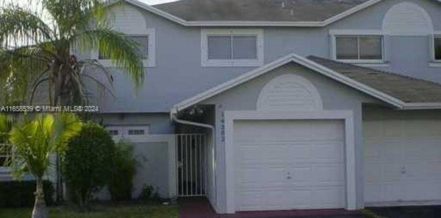 Touwnhouse à Miami, Floride 3 chambres, 166.67 m2 № 1360649