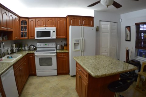 Adosado en venta en Miami, Florida, 3 dormitorios, 166.67 m2 № 1360649 - foto 13