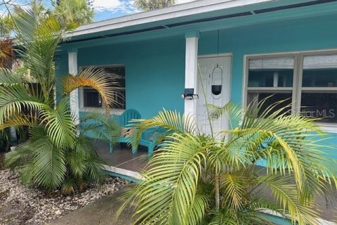 Dúplex en venta en Saint Pete Beach, Florida, 4 dormitorios, 130.06 m2 № 1391279 - foto 1