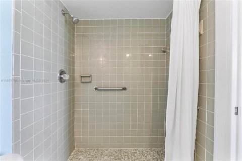 Condo in Dania Beach, Florida, 2 bedrooms  № 1389940 - photo 21