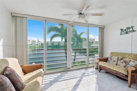 Copropriété à vendre à Dania Beach, Floride: 2 chambres, 110.55 m2 № 1389940 - photo 1