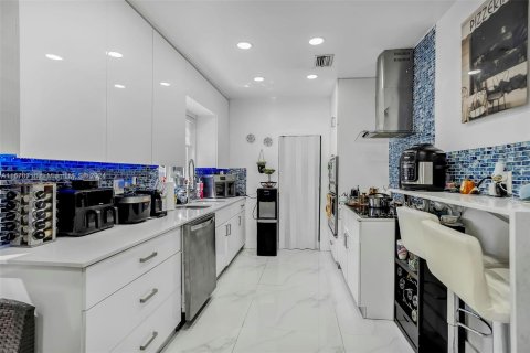 Casa en venta en Miami Beach, Florida, 3 dormitorios, 144.74 m2 № 1389941 - foto 17