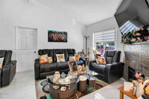 Casa en venta en Miami Beach, Florida, 3 dormitorios, 144.74 m2 № 1389941 - foto 5