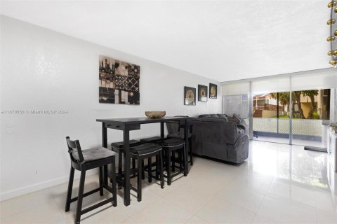 Copropriété à vendre à Miami, Floride: 2 chambres, 89.93 m2 № 1389939 - photo 7