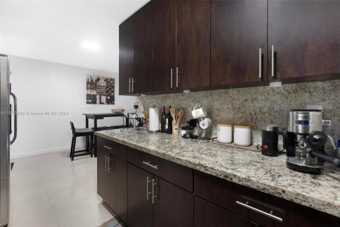 Condo in Miami, Florida, 2 bedrooms  № 1389939 - photo 4