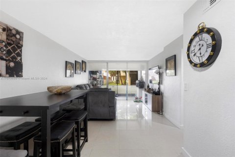 Copropriété à vendre à Miami, Floride: 2 chambres, 89.93 m2 № 1389939 - photo 3