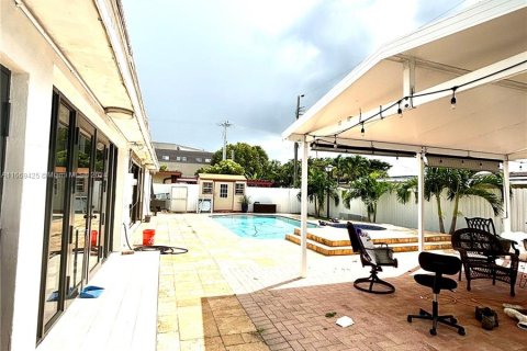 Casa en venta en Hialeah, Florida, 3 dormitorios, 214.6 m2 № 1387742 - foto 25