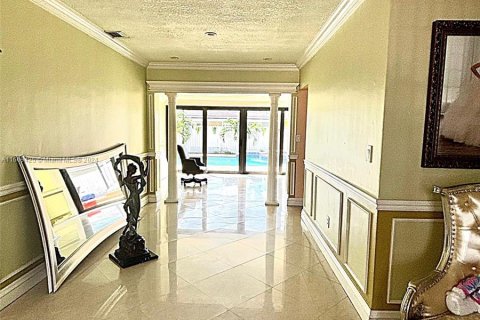 Villa ou maison à vendre à Hialeah, Floride: 3 chambres, 214.6 m2 № 1387742 - photo 11