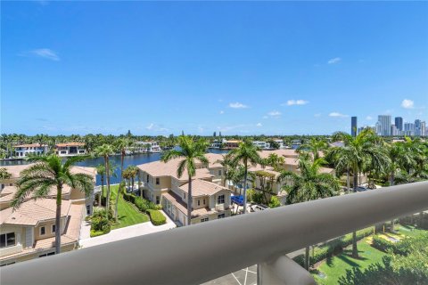 Condo in Aventura, Florida, 3 bedrooms  № 1362587 - photo 1