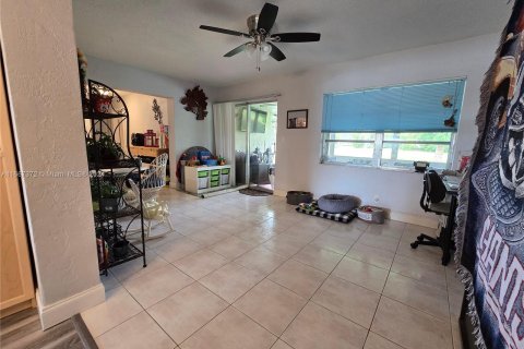 House in Tamarac, Florida 2 bedrooms, 153.66 sq.m. № 1383599 - photo 18