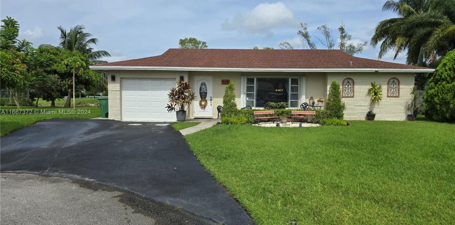 House in Tamarac, Florida 2 bedrooms, 153.66 sq.m. № 1383599