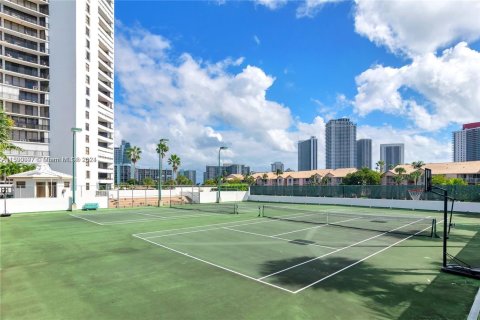 Condominio en venta en Hallandale Beach, Florida, 2 dormitorios, 157.19 m2 № 1292600 - foto 25