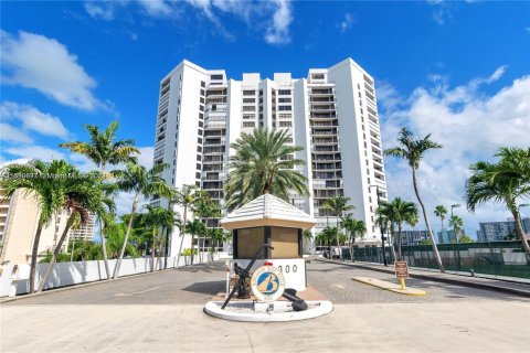 Copropriété à vendre à Hallandale Beach, Floride: 2 chambres, 157.19 m2 № 1292600 - photo 23