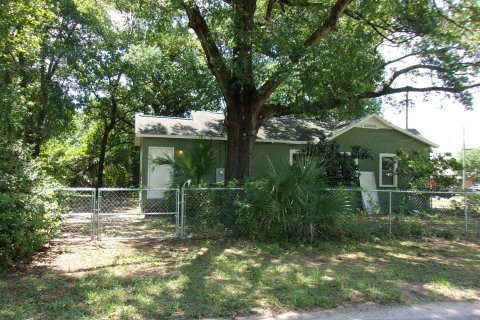 House in CRESTVIEW in Clermont, Florida 3 bedrooms, 125.79 sq.m. № 561486 - photo 23