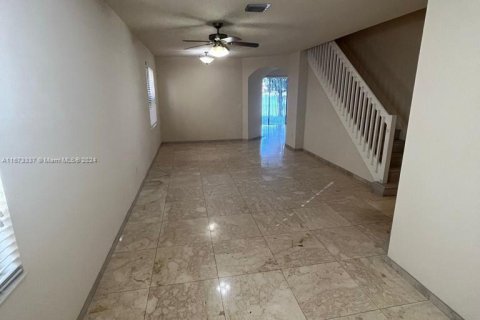 Casa en alquiler en Hialeah, Florida, 4 dormitorios, 239.69 m2 № 1396184 - foto 3