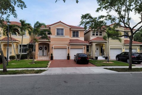 Townhouse in Miramar, Florida 3 bedrooms, 163.6 sq.m. № 1396092 - photo 1