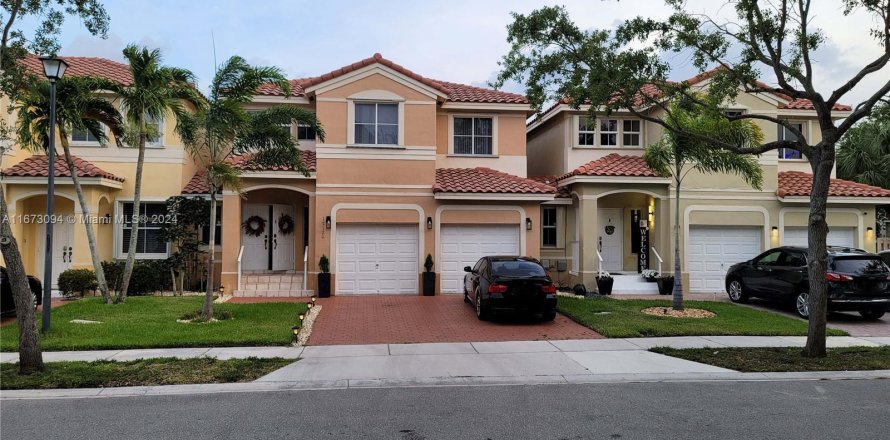 Townhouse in Miramar, Florida 3 bedrooms, 163.6 sq.m. № 1396092