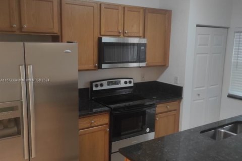 Condominio en alquiler en Miramar, Florida, 3 dormitorios, 133.41 m2 № 1396182 - foto 1