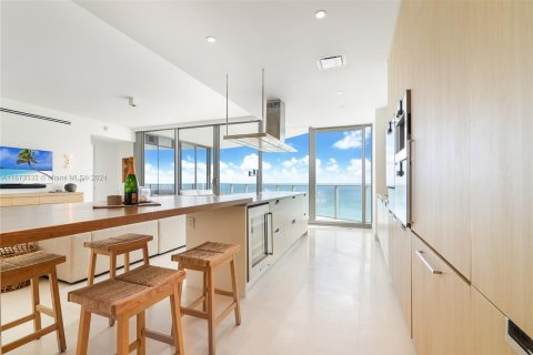 Condominio en alquiler en Sunny Isles Beach, Florida, 3 dormitorios, 198.53 m2 № 1396183 - foto 4