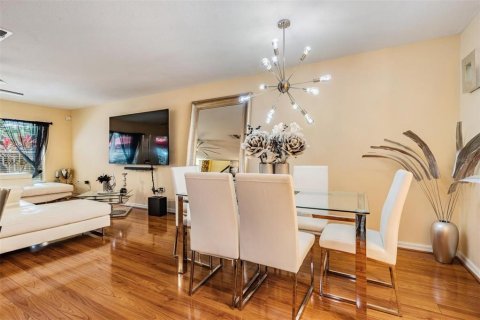 Adosado en venta en Tampa, Florida, 3 dormitorios, 142.05 m2 № 1393015 - foto 7