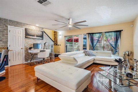 Townhouse in Tampa, Florida 3 bedrooms, 142.05 sq.m. № 1393015 - photo 9