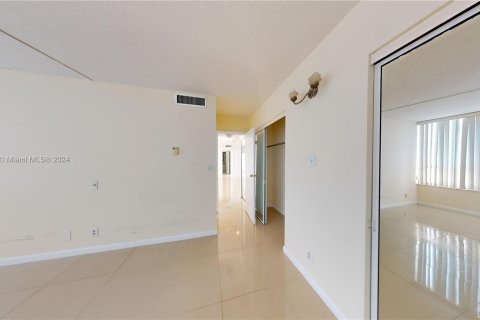 Condominio en venta en Hallandale Beach, Florida, 2 dormitorios, 130.06 m2 № 1294645 - foto 24