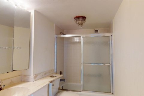 Condo in Hallandale Beach, Florida, 2 bedrooms  № 1294645 - photo 21