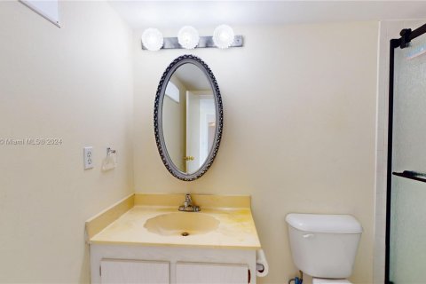 Condo in Hallandale Beach, Florida, 2 bedrooms  № 1294645 - photo 26