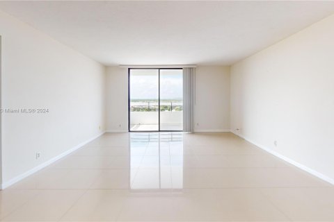 Condo in Hallandale Beach, Florida, 2 bedrooms  № 1294645 - photo 8