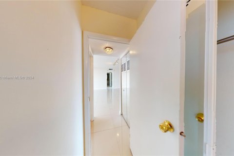 Copropriété à vendre à Hallandale Beach, Floride: 2 chambres, 130.06 m2 № 1294645 - photo 30