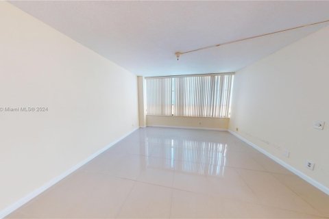 Copropriété à vendre à Hallandale Beach, Floride: 2 chambres, 130.06 m2 № 1294645 - photo 18