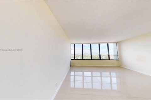 Copropriété à vendre à Hallandale Beach, Floride: 2 chambres, 130.06 m2 № 1294645 - photo 15