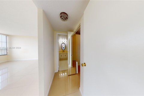 Copropriété à vendre à Hallandale Beach, Floride: 2 chambres, 130.06 m2 № 1294645 - photo 25