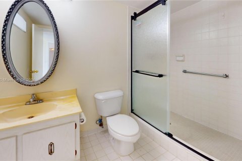 Condo in Hallandale Beach, Florida, 2 bedrooms  № 1294645 - photo 27