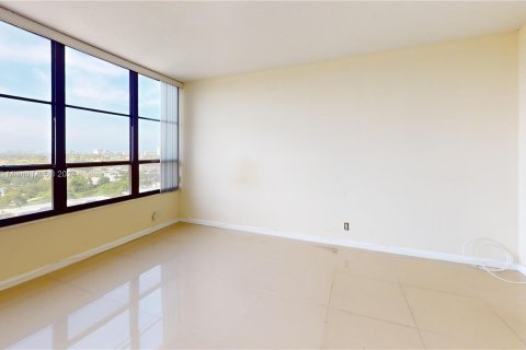 Condominio en venta en Hallandale Beach, Florida, 2 dormitorios, 130.06 m2 № 1294645 - foto 16