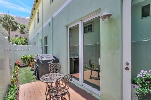 Townhouse in Pompano Beach, Florida 3 bedrooms, 169.73 sq.m. № 1294664 - photo 8