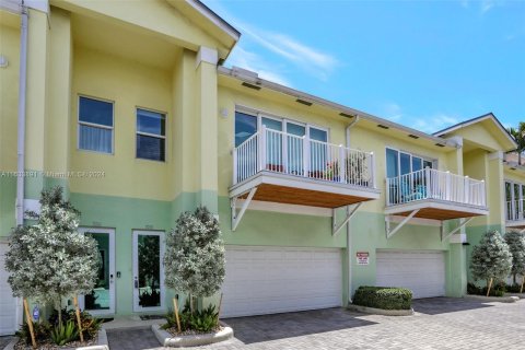 Touwnhouse à vendre à Pompano Beach, Floride: 3 chambres, 169.73 m2 № 1294664 - photo 2